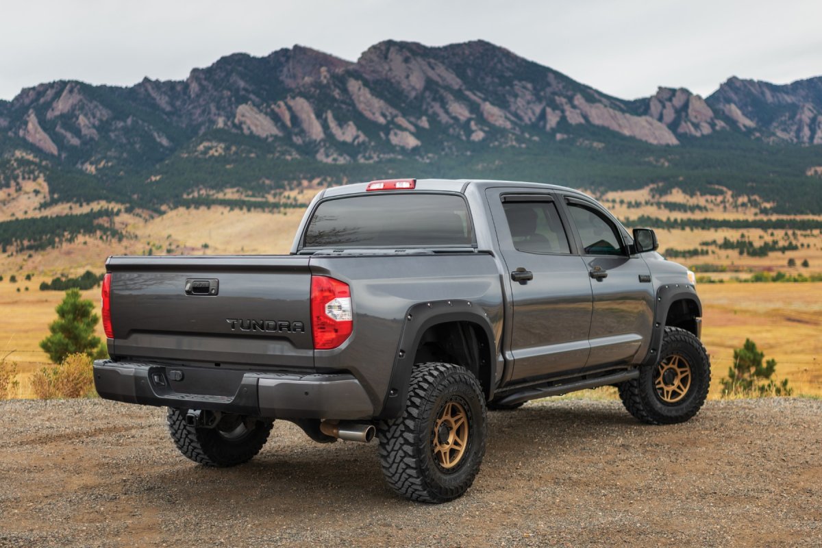 Toyota Tundra Pocket Fender Flares - Rough Country - Simulated Riveted Look - Midnight Black Metallic - '14-'21